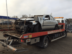 Skrota bilen i Älvängen miljövänligt