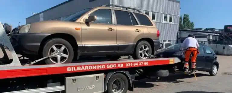 Uttjänt bil i Göteborg som skrotas och återvinns på ett miljövänligt sätt