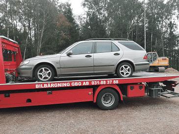 Uttjänt Saab till bildemontering i Mölndal
