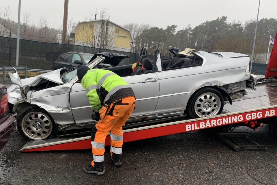 Skrotbil i Göteborg som hämtas för återvinning och ersättning