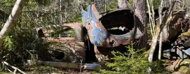 Skrotbil transporteras till återvinning medan metallpriser och marknadsläge påverkar ersättningen.